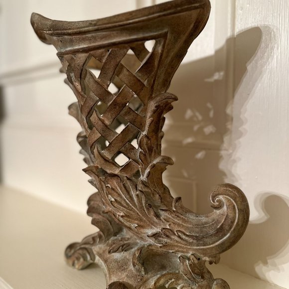 Beatiful Cornucopia Basket Weave Vase - Picture 11 of 15